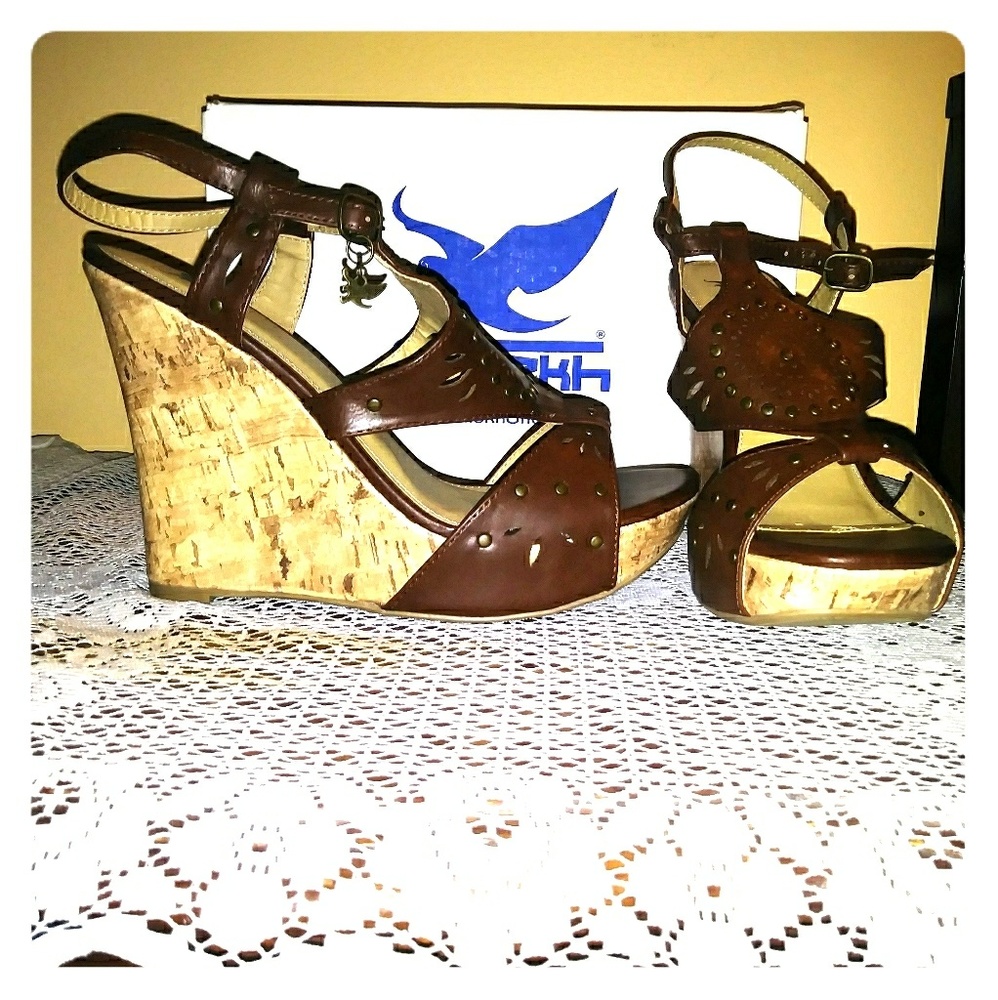 Shiekh Rizzo's- brown wedges